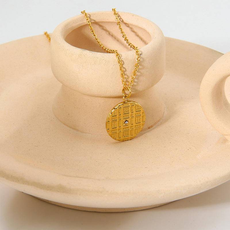 Plaid Texture Coin Pendant Clavicle Chain Necklace